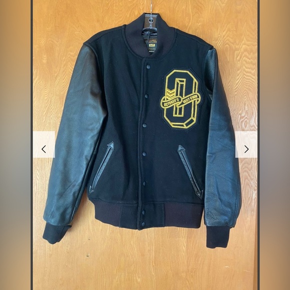 Mint condition. 10/10 no rips or damages. - Picture 2 of 5